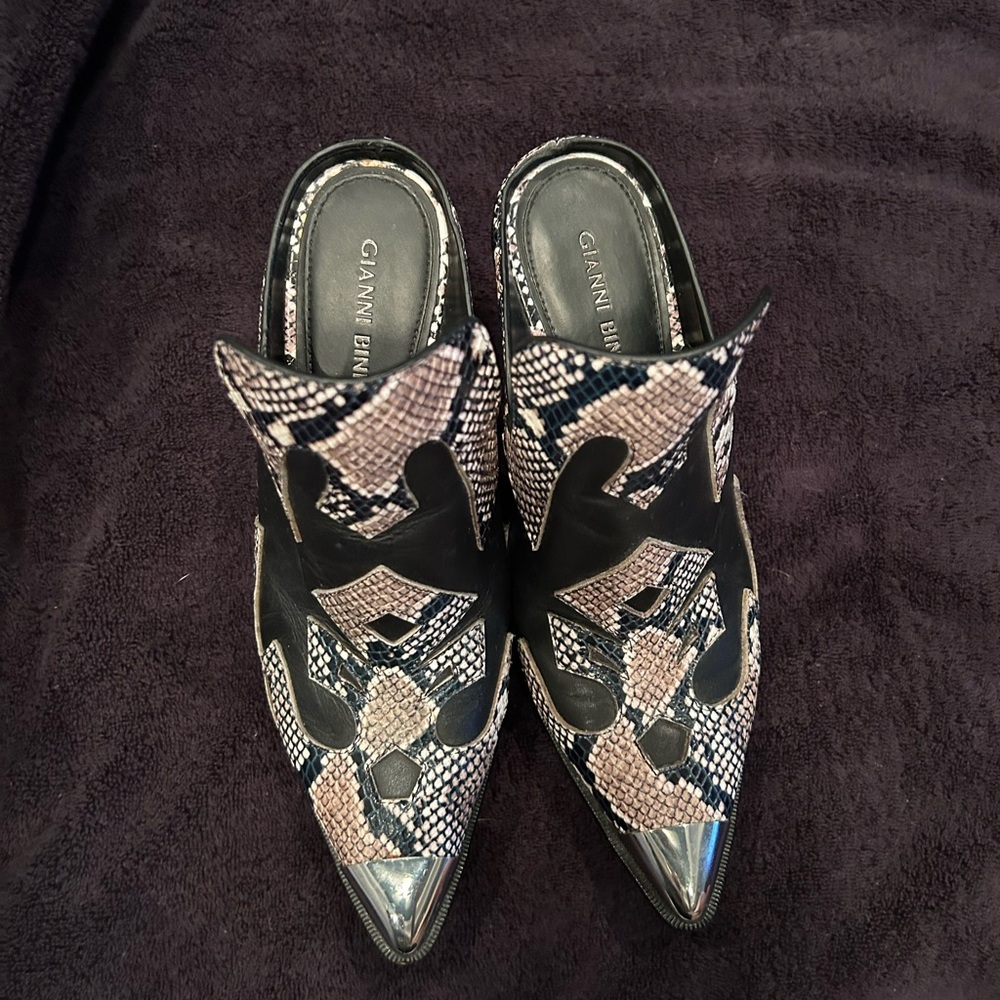 Gianni Bini Black and Cream Women's Shoes